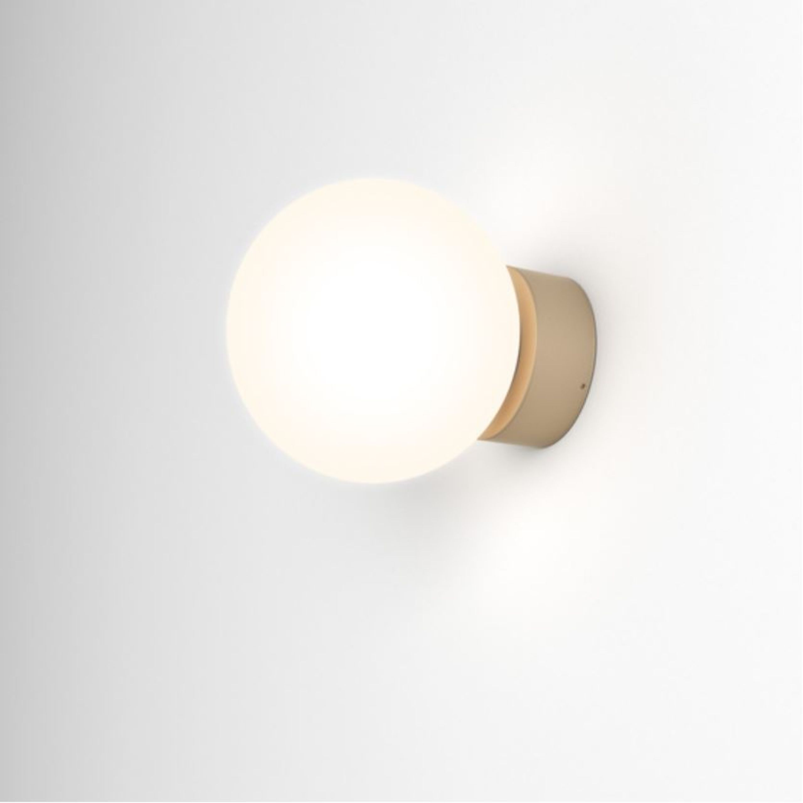 Modern_Ball_simple_maxi_Wall_gold
